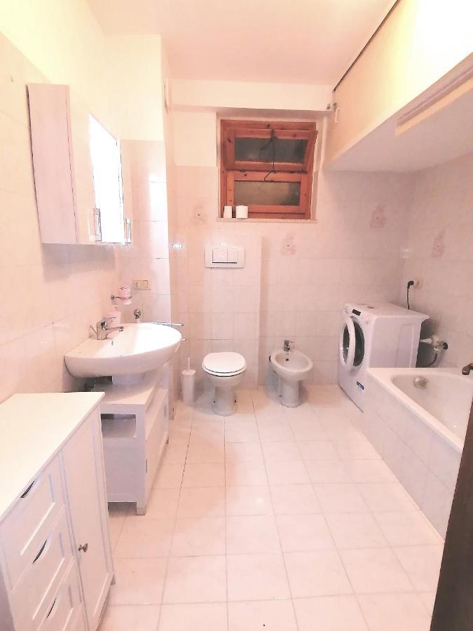 Marine Kiss Apartment Чивитавекия Екстериор снимка